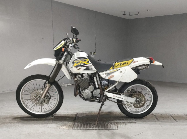 Мотоцикл Suzuki DR250R