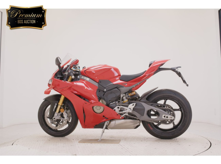 Мотоцикл Ducati PANIGALE V4S з пробігом 915 km