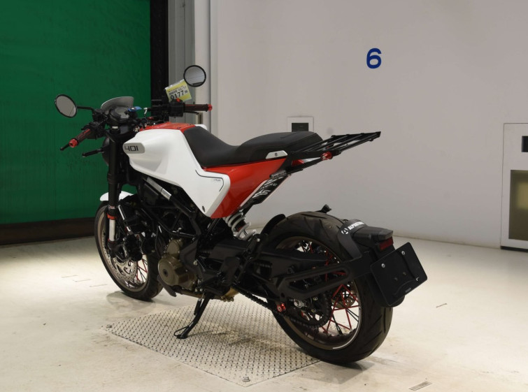 Мотоцикл Husqvarna VITPILEN 401 з пробігом 2658 km