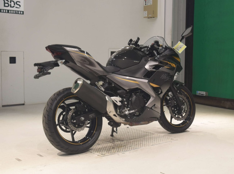 Мотоцикл Kawasaki NINJA400 з пробігом 14257 km