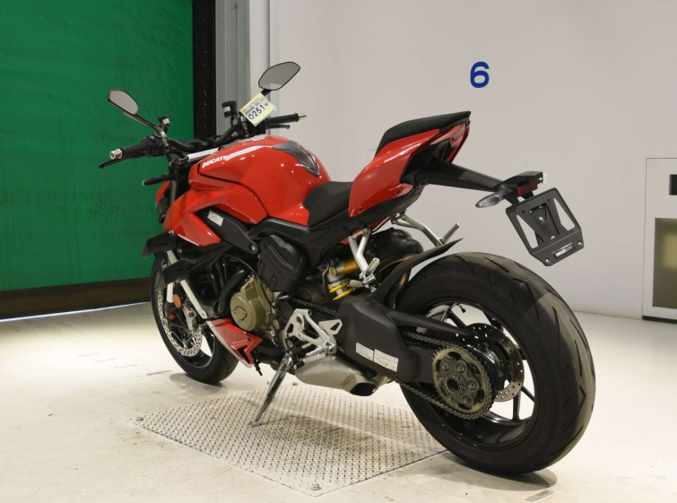 Мотоцикл Ducati STREET FIGHTER V4 с пробегом 7003 km