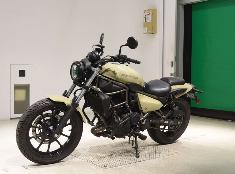 Мотоцикл Kawasaki W400 с пробегом 9339 km
