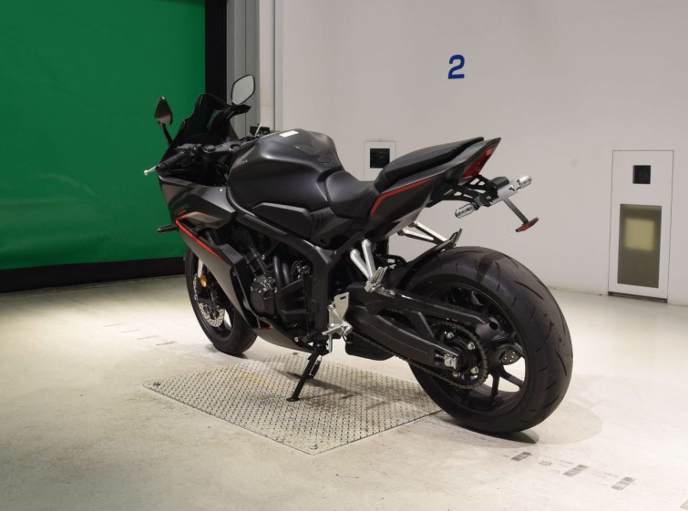 Мотоцикл Honda CBR650R с пробегом 963 km