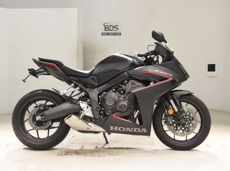 Мотоцикл Honda CBR650R с пробегом 963 km