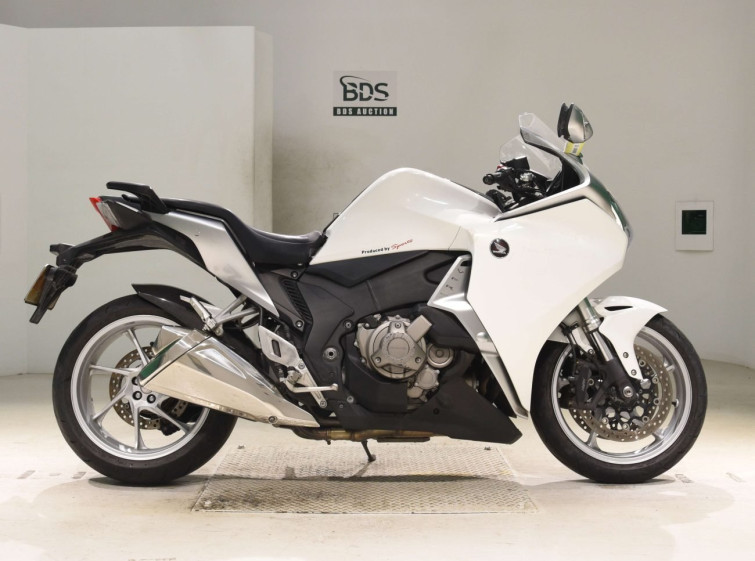 Мотоцикл Honda VFR1200FD с пробегом 24589 km