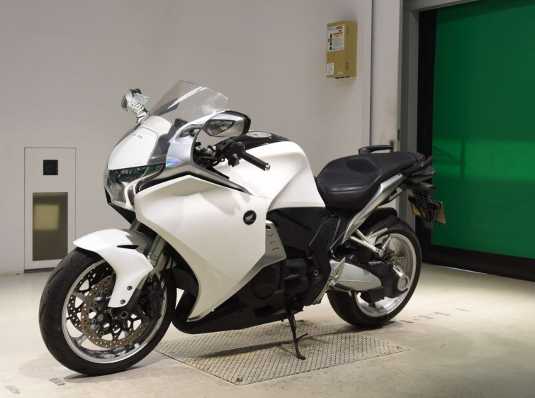 Мотоцикл Honda VFR1200FD с пробегом 24589 km