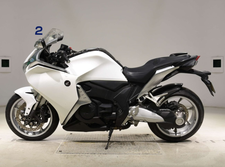 Мотоцикл Honda VFR1200FD с пробегом 24589 km