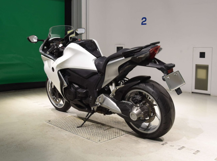 Мотоцикл Honda VFR1200FD с пробегом 24589 km