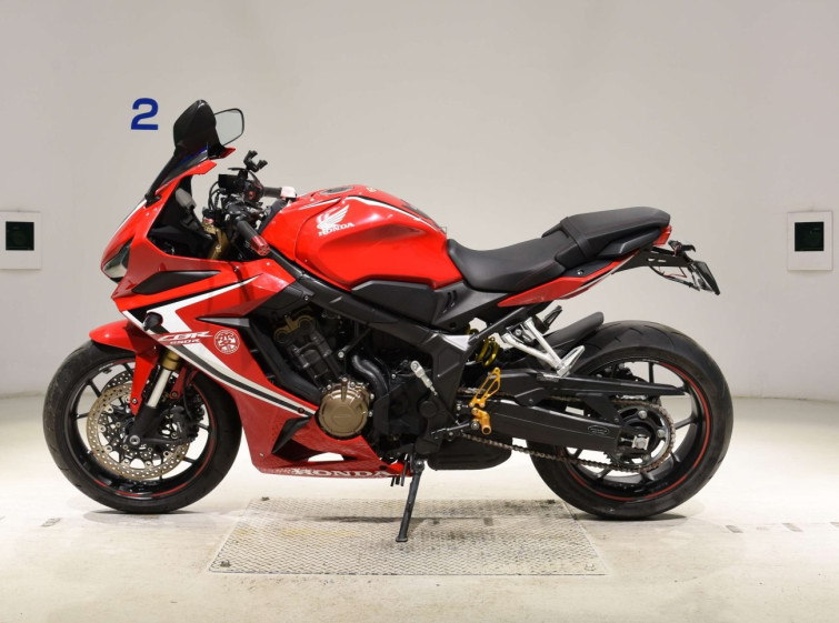 Мотоцикл Honda CBR650R с пробегом 12364 km