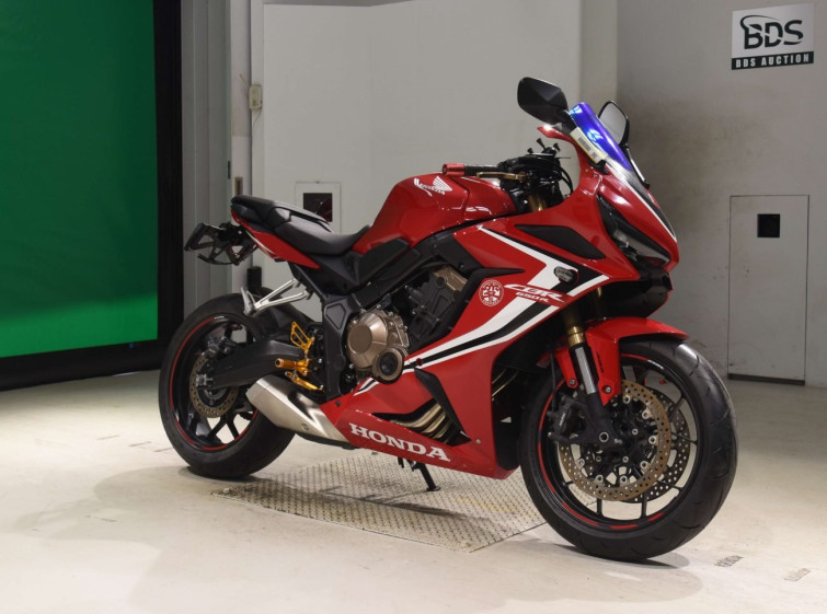 Мотоцикл Honda CBR650R с пробегом 12364 km