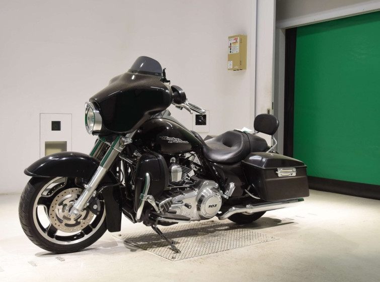 Мотоцикл HD SREET GLIDE FLHX1690 с пробегом 3608 km
