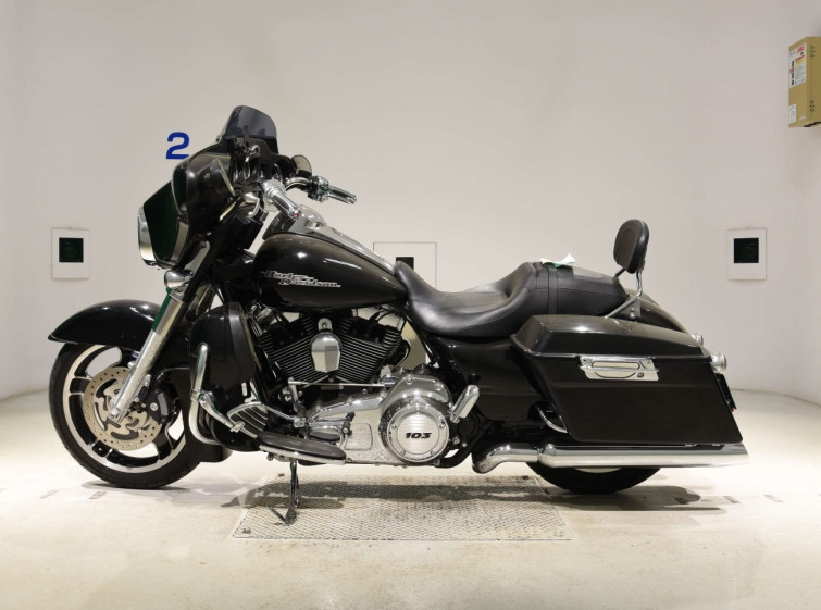 Мотоцикл HD SREET GLIDE FLHX1690 с пробегом 3608 km