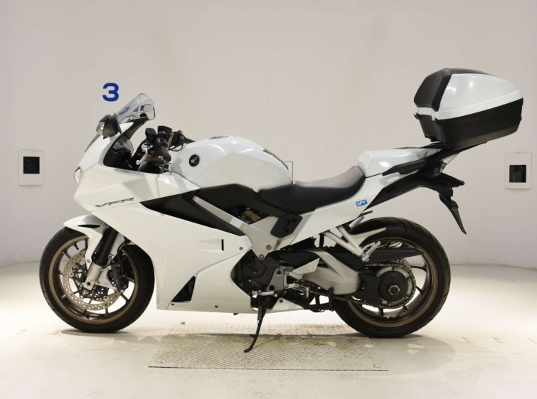 Мотоцикл Honda VFR800F з пробігом 16409 km