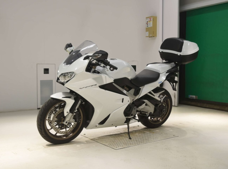 Мотоцикл Honda VFR800F з пробігом 16409 km