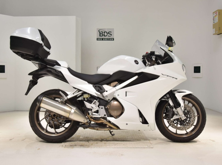 Мотоцикл Honda VFR800F з пробігом 16409 km