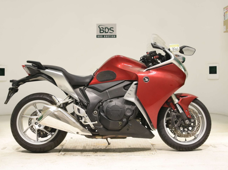 Мотоцикл Honda VFR1200F с пробегом 24134 km
