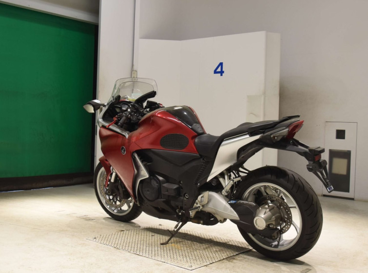 Мотоцикл Honda VFR1200F с пробегом 24134 km