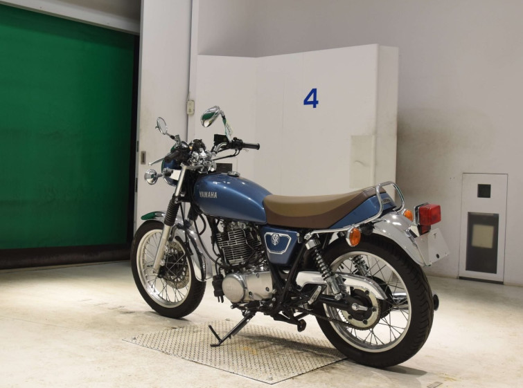 Мотоцикл Yamaha SR400 з пробігом 3935 km
