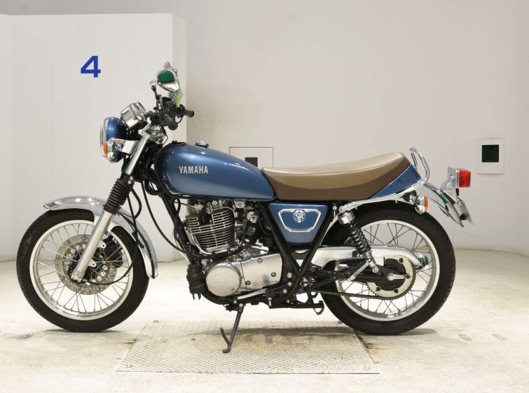 Мотоцикл Yamaha SR400 з пробігом 3935 km