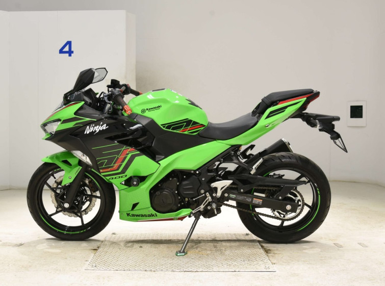 Мотоцикл Kawasaki NINJA400 с пробегом 3946 km