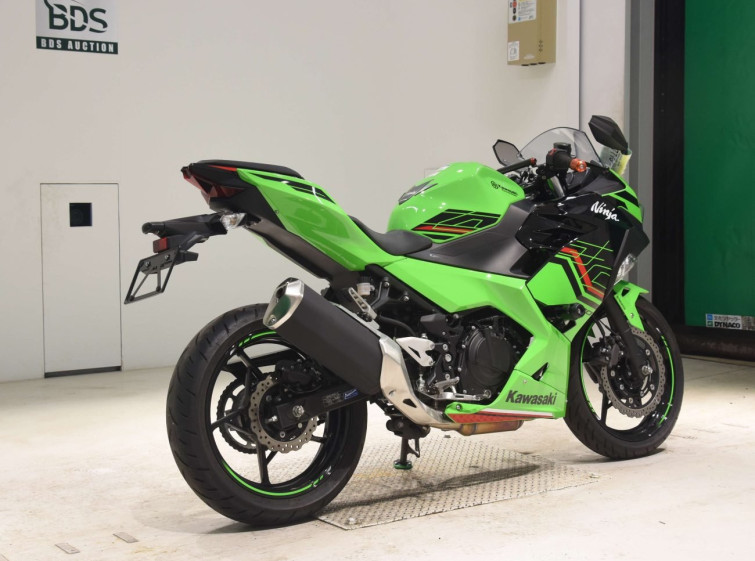 Мотоцикл Kawasaki NINJA400 с пробегом 3946 km