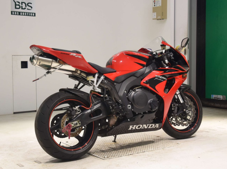 Мотоцикл Honda CBR1000RR с пробегом 28981 km