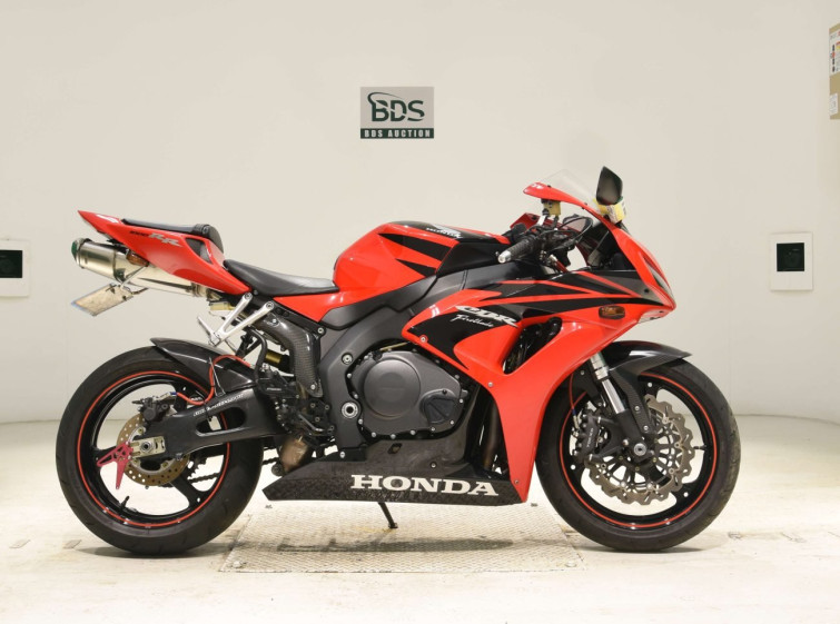 Мотоцикл Honda CBR1000RR с пробегом 28981 km