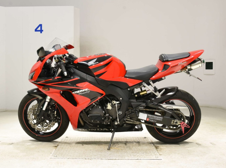 Мотоцикл Honda CBR1000RR с пробегом 28981 km