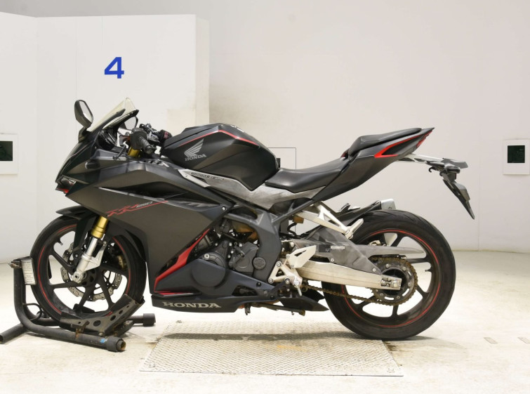 Мотоцикл Honda CBR250RR с пробегом 22476 km