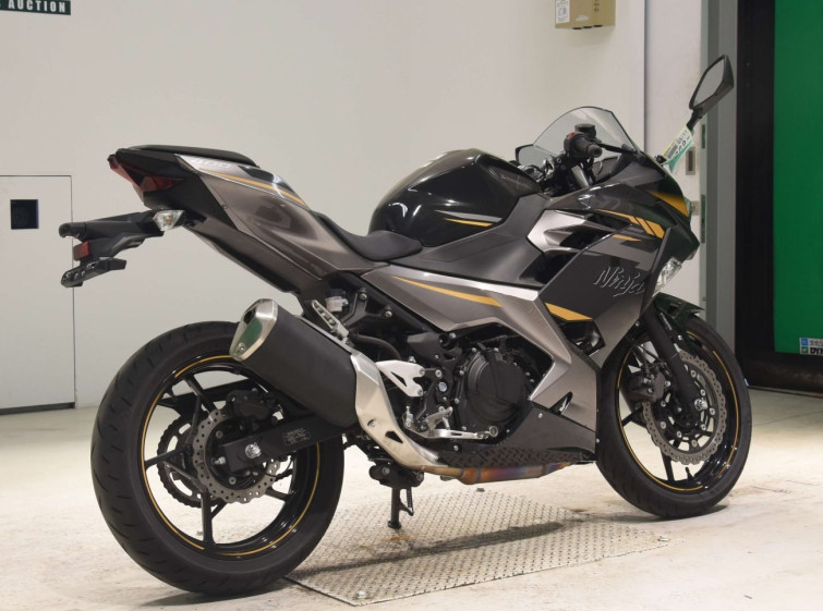 Мотоцикл Kawasaki NINJA400