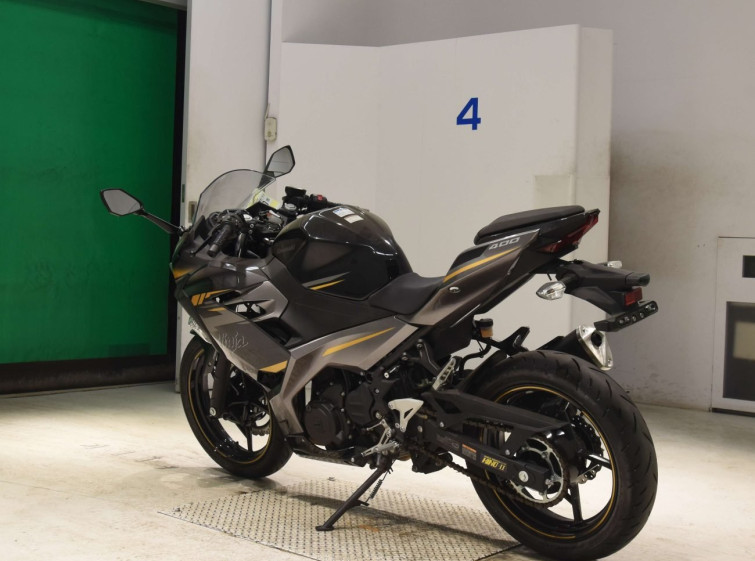 Мотоцикл Kawasaki NINJA400