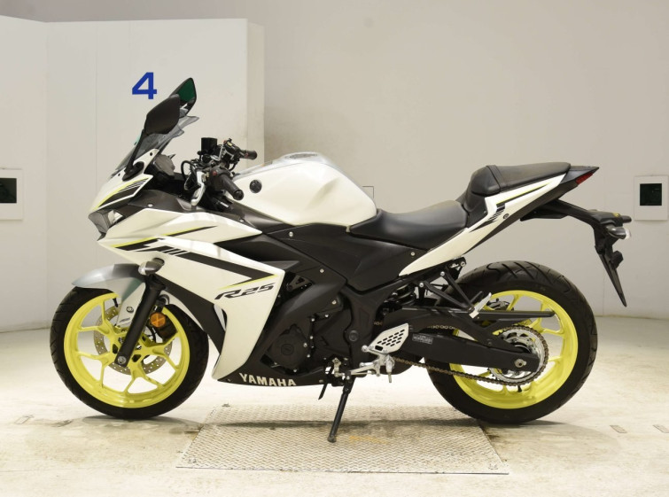 Мотоцикл Yamaha YZF-R25 з пробігом 1358 km