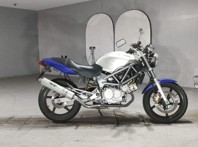 Мотоцикл Honda VTR250 з пробігом 31291 km