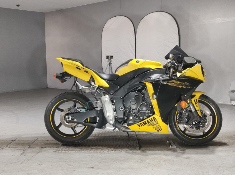 Мотоцикл Yamaha YZF-R1 з пробігом 78917 km