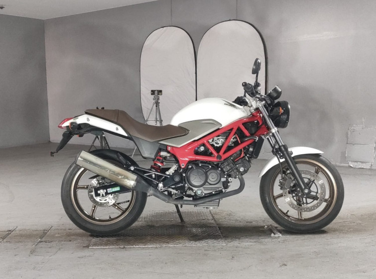 Мотоцикл Honda VTR250 с пробегом 8617 km