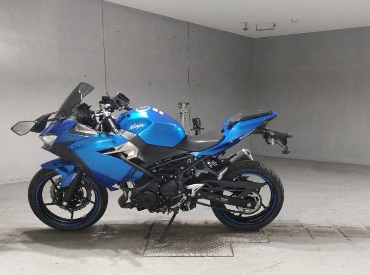 Мотоцикл Kawasaki NINJA250 с пробегом 10652 km