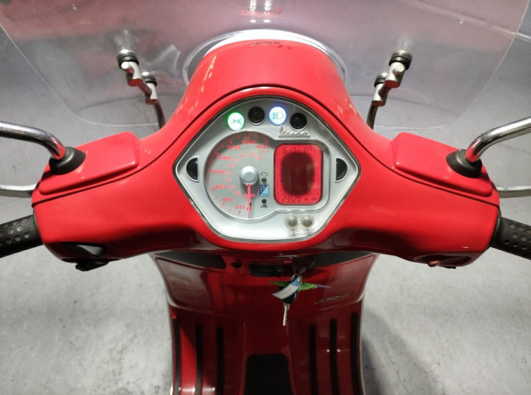 Мотоцикл Vespa GTS250IE с пробегом 23520 km