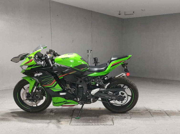 Мотоцикл Kawasaki NINJA ZX-4RR з пробігом 6436 km