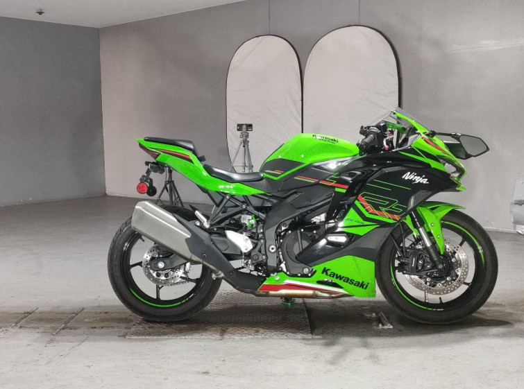 Мотоцикл Kawasaki NINJA ZX-4RR з пробігом 6436 km