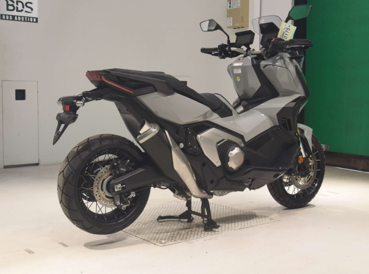 Мотоцикл Honda X-ADV750 с пробегом 2080 km