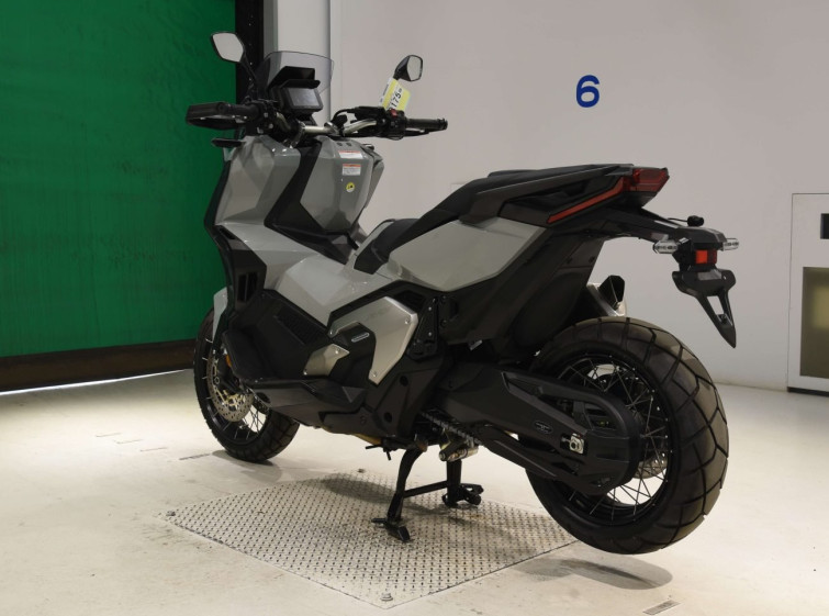 Мотоцикл Honda X-ADV750 с пробегом 2080 km