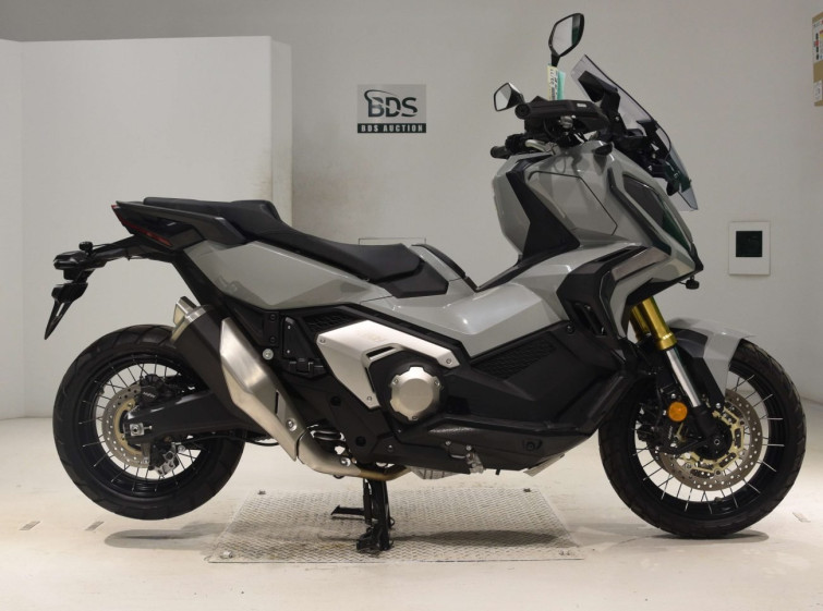 Мотоцикл Honda X-ADV750 с пробегом 2080 km