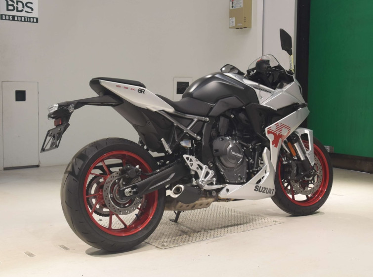 Мотоцикл Suzuki GSX-8R с пробегом 4812 km