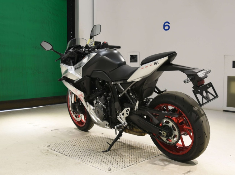 Мотоцикл Suzuki GSX-8R с пробегом 4812 km