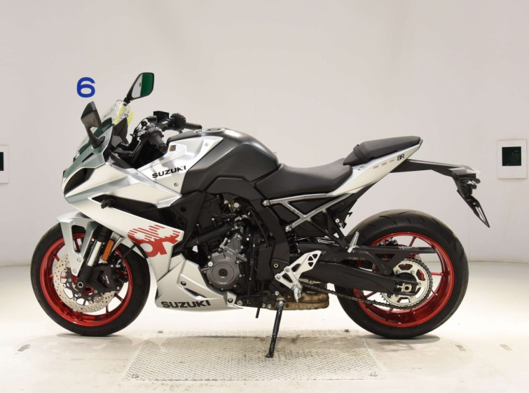 Мотоцикл Suzuki GSX-8R с пробегом 4812 km