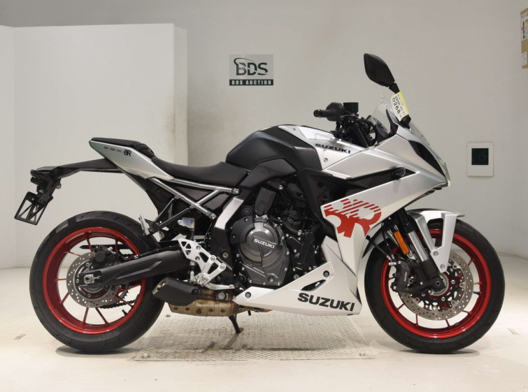 Мотоцикл Suzuki GSX-8R с пробегом 4812 km