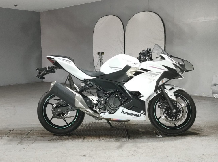 Мотоцикл Kawasaki NINJA400 с пробегом 2765 km