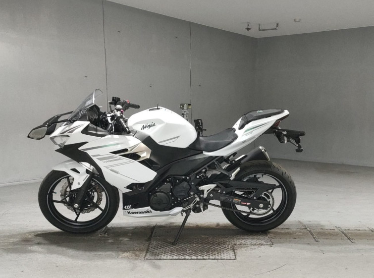 Мотоцикл Kawasaki NINJA400 с пробегом 2765 km