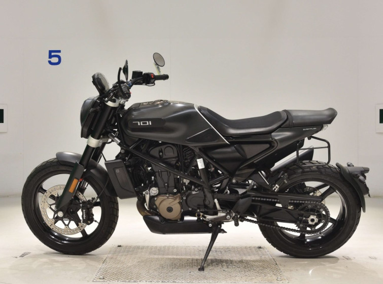Мотоцикл Husqvarna SVARTPILEN 701 з пробігом 11657 km