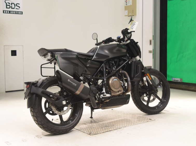 Мотоцикл Husqvarna SVARTPILEN 701 з пробігом 11657 km